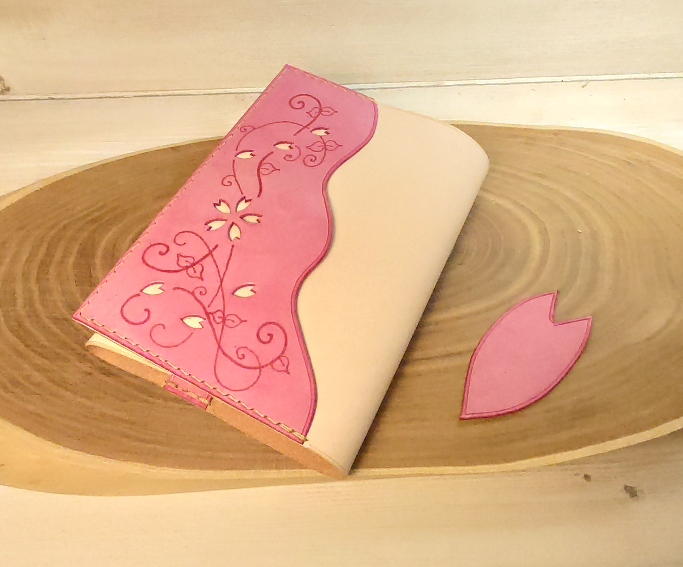 【桜の栞付き】ブックカバー「桜」