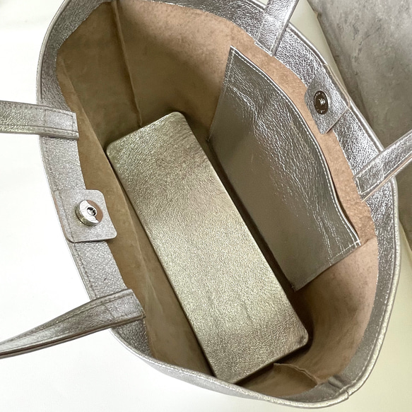 ピッグスキンのトートバッグ　 シルバー 8枚目の画像