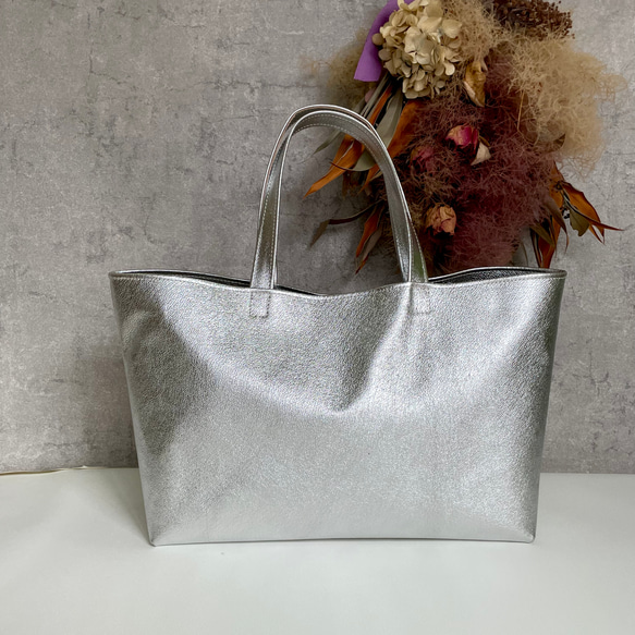 ピッグスキンのトートバッグ　 シルバー 9枚目の画像