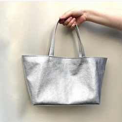 ピッグスキンのトートバッグ　 シルバー 13枚目の画像