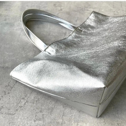 ピッグスキンのトートバッグ　 シルバー 14枚目の画像