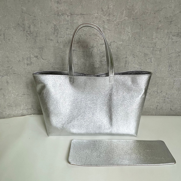 ピッグスキンのトートバッグ　 シルバー 5枚目の画像