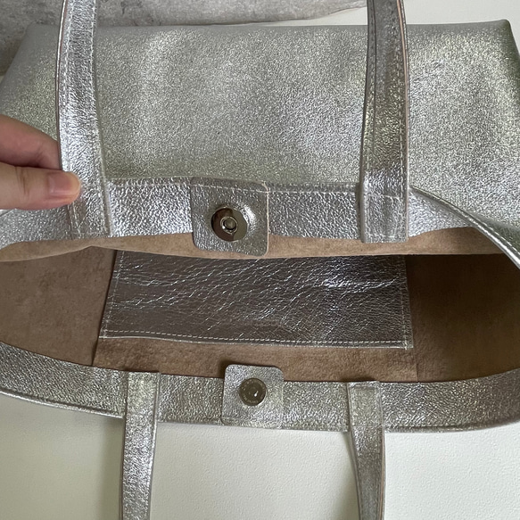 ピッグスキンのトートバッグ　 シルバー 12枚目の画像