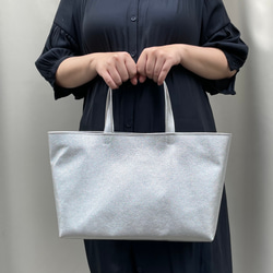 ピッグスキンのトートバッグ　 シルバー 2枚目の画像