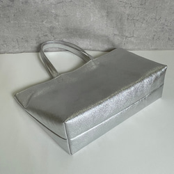 ピッグスキンのトートバッグ　 シルバー 11枚目の画像