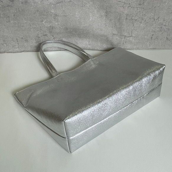 ピッグスキンのトートバッグ　 シルバー 11枚目の画像