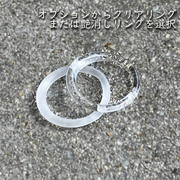 黒×クリア×梨地加工で モノトーンコーデも　細身・軽やかリング　シンプル・ストレートのガラスの指輪　 6枚目の画像