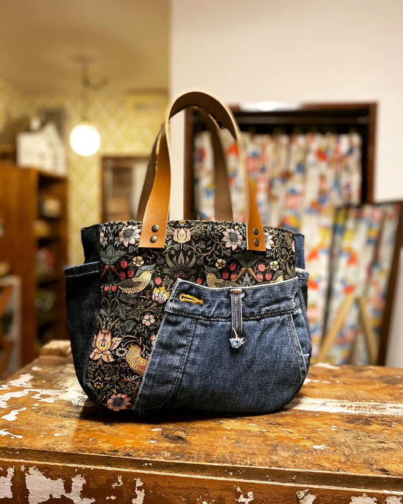 ウィリアムモリス　いちご泥棒　岡山デニム　ショルダーバッグ William Morris - 岡山デニム×ウィリアムモリスいちご泥棒 ワン