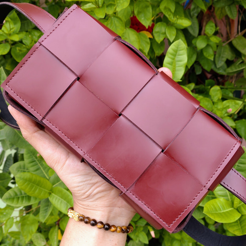 ◇艶と深みのあるボルドーカラー◇本革レザー◇編み込み◇男女兼用