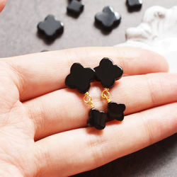 【耳環可換】黑瑪瑙花朵雙石手術不鏽鋼耳環 第4張的照片