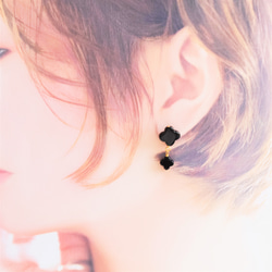 【耳環可換】黑瑪瑙花朵雙石手術不鏽鋼耳環 第6張的照片