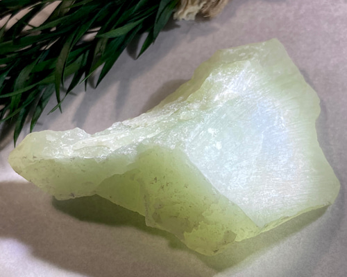 天然ネフライト 翡翠 軟玉 鑑賞石 天然石 自然石 水石 木製台座付き m86336118559_1.jpg?1716526352