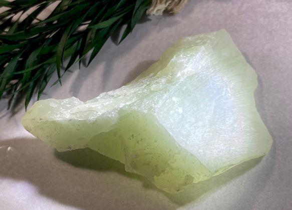 知恵と安らぎ✨ ネフライト 軟玉 翡翠 ラフストーン 原石 天然石