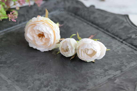 薔薇とデルフィニュウムのヘッドドレス　 結婚式　ウェディング　白　ヘッドドレス　白い薔薇　清楚　エクリュ　ブライダル　花 5枚目の画像
