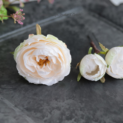 薔薇とデルフィニュウムのヘッドドレス　 結婚式　ウェディング　白　ヘッドドレス　白い薔薇　清楚　エクリュ　ブライダル　花 4枚目の画像