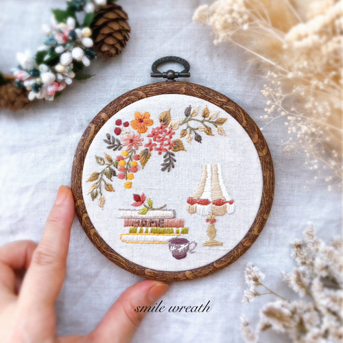 読書の時間 刺繍フレーム白】お誕生日プレゼントや大切な方への贈り物