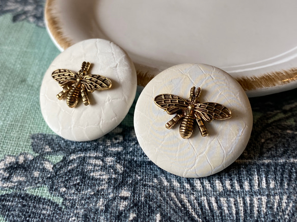 新入荷！アンティーク調でお洒落！『秋冬仕様にぴったり！蜂の