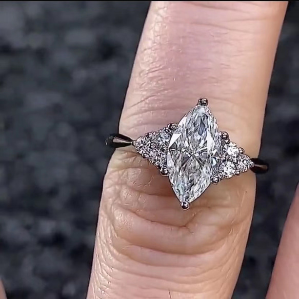 newデザイン】輝くマーキース モアサナイト ダイヤ リング K18WG 指輪  