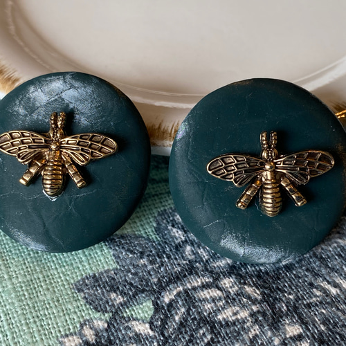 新入荷！アンティーク調でお洒落！『秋冬仕様にぴったり！蜂のくるみ  