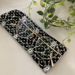 ハンドメイド☆ミナペルホネンリネン紺蝶々hütte skyful刺繍