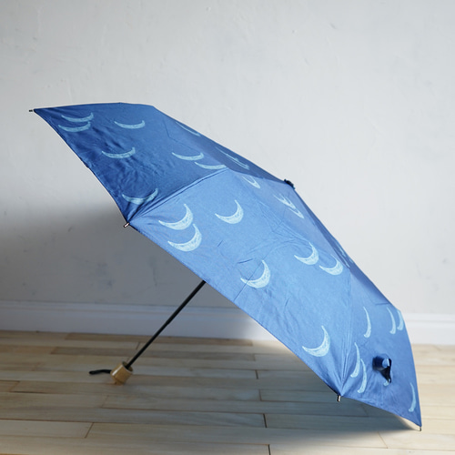 竹ハンドルの折りたたみ傘 晴雨兼用 moon navy 162014 日傘 雨傘