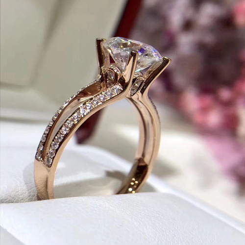 【newデザイン】輝く欧風　モアサナイト リング　K18PG newデザイン】輝くモアサナイト リング K18PG