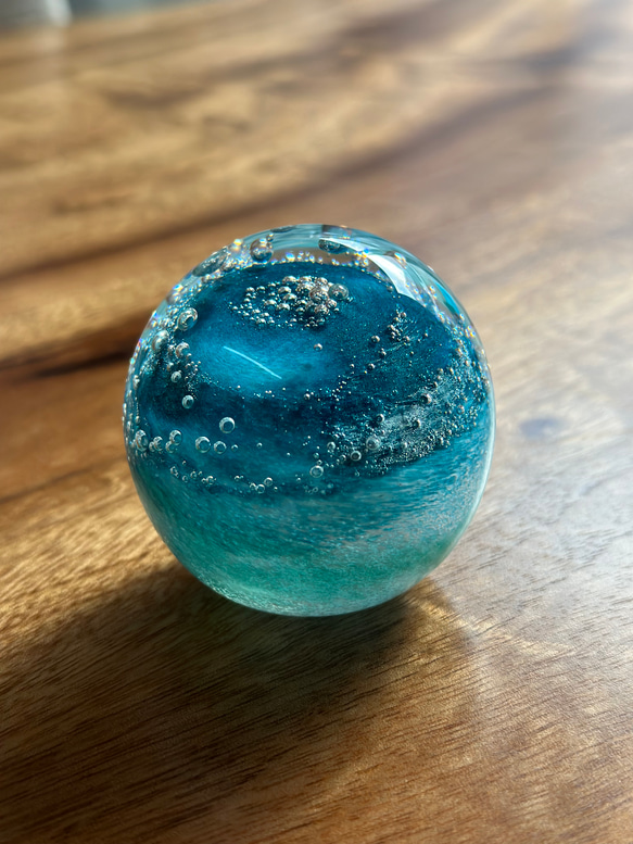 水の惑星ペーパーウエイト ブルー 立体・オブジェ ICHI GLASS 通販