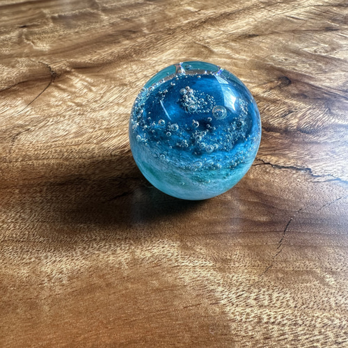 水の惑星ペーパーウエイト ブルー 立体・オブジェ ICHI GLASS 通販