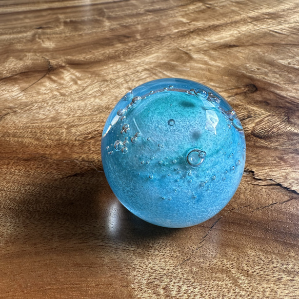 水の惑星　ペーパーウエイト　アクアブルー 2枚目の画像