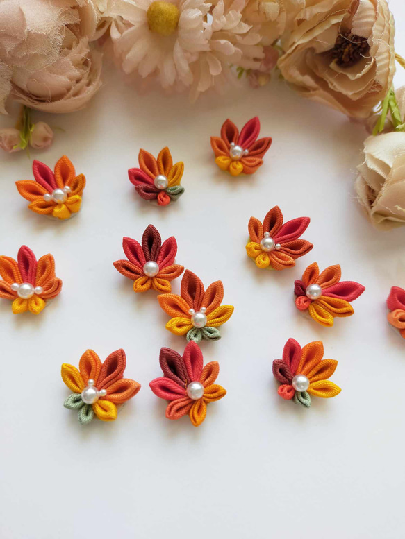 つまみ細工】秋の紅葉モミジのピアス/イヤリング（正絹） ピアス