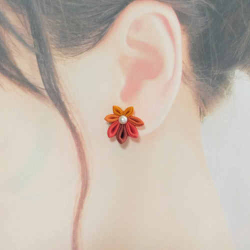 つまみ細工】秋の紅葉モミジのピアス/イヤリング（正絹） ピアス