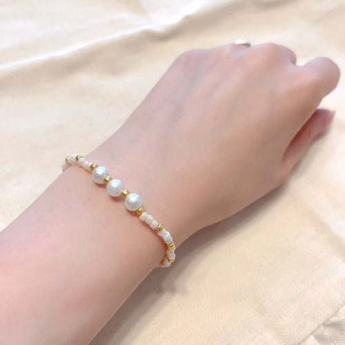 「かわいい～！」 ビーズブレスレット ホワイト×ゴールド アジャスター付き ギフト アクセサリー
