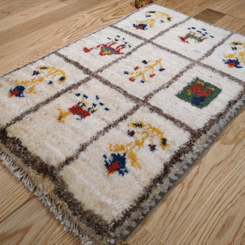 ペルシャ ギャッベ 玄関 83×65 アイボリー ラクダ 花 ペルシャ