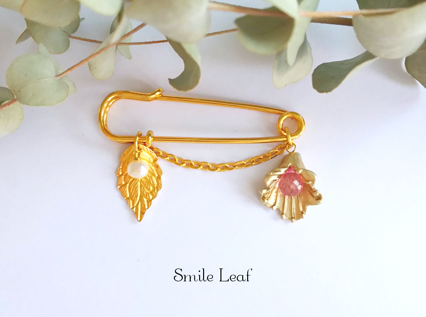 花とピンクトパーズ&淡水パールのアンティーク風ブローチ