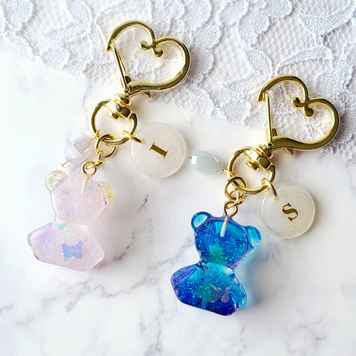 推し活に！本物のお花入りくまちゃん イニシャルキーホルダー