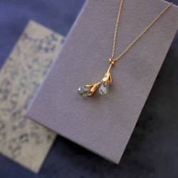 つぼみデザインのネックレス □ ボタニカル 14KGF □ 天然石 グリーン