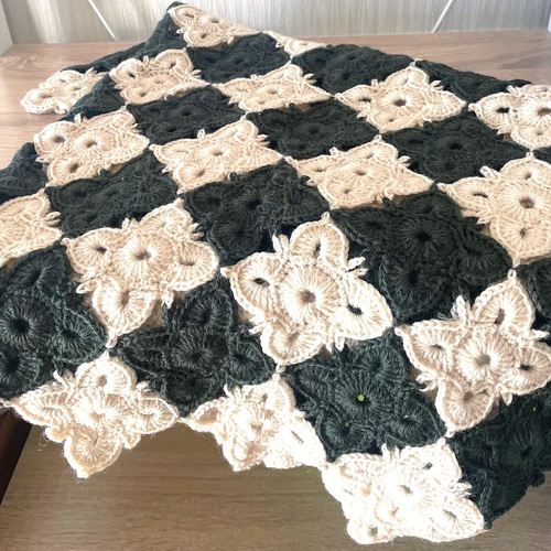 2色のモチ－フブランケット＊かぎ針編みマルチカバー＊膝掛け その他