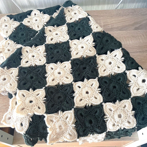 2色のモチ－フブランケット＊かぎ針編みマルチカバー＊膝掛け その他