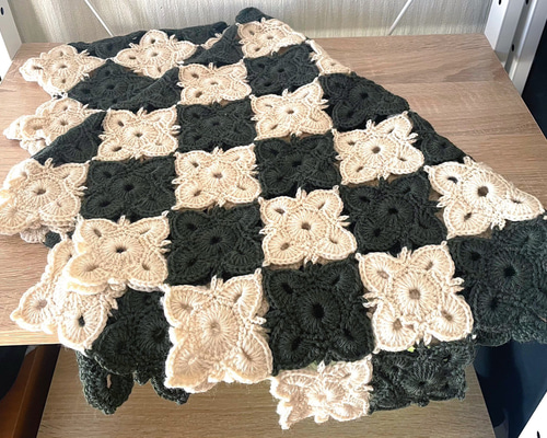 2色のモチ－フブランケット＊かぎ針編みマルチカバー＊膝掛け その他