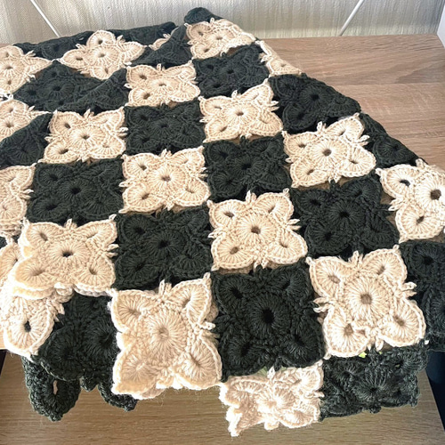 2色のモチ－フブランケット＊かぎ針編みマルチカバー＊膝掛け その他