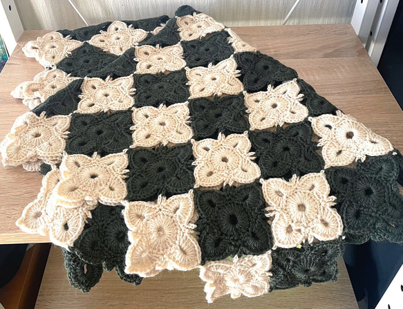 2色のモチ－フブランケット＊かぎ針編みマルチカバー＊膝掛け その他