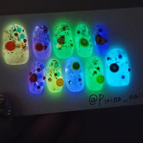 受注製作】 蓄光 派手フルーツ ネイルチップ No.06 ネイルチップ（つけ  