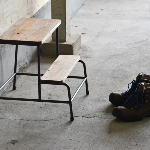 1138 ヴィンテージ　古い鉄の踏み台　ステップ　陳列棚　レトロ　アイアン　階段 1138 ヴィンテージ 古い鉄の踏み台 ステップ 陳列棚 レトロ アイアン 階段