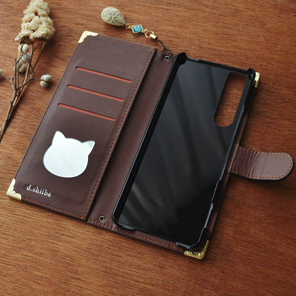 手帳型スマホカバー『月夜の兎と木苺』マットな黒 うさぎが持つ赤い実がキラリ！ほぼ全機種対応◎ギフトラッピング対応 9枚目の画像