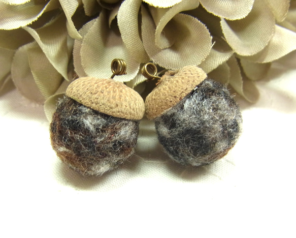 どんぐりカニカンチャーム　3個　④ どんぐりカニカンチャーム3個25