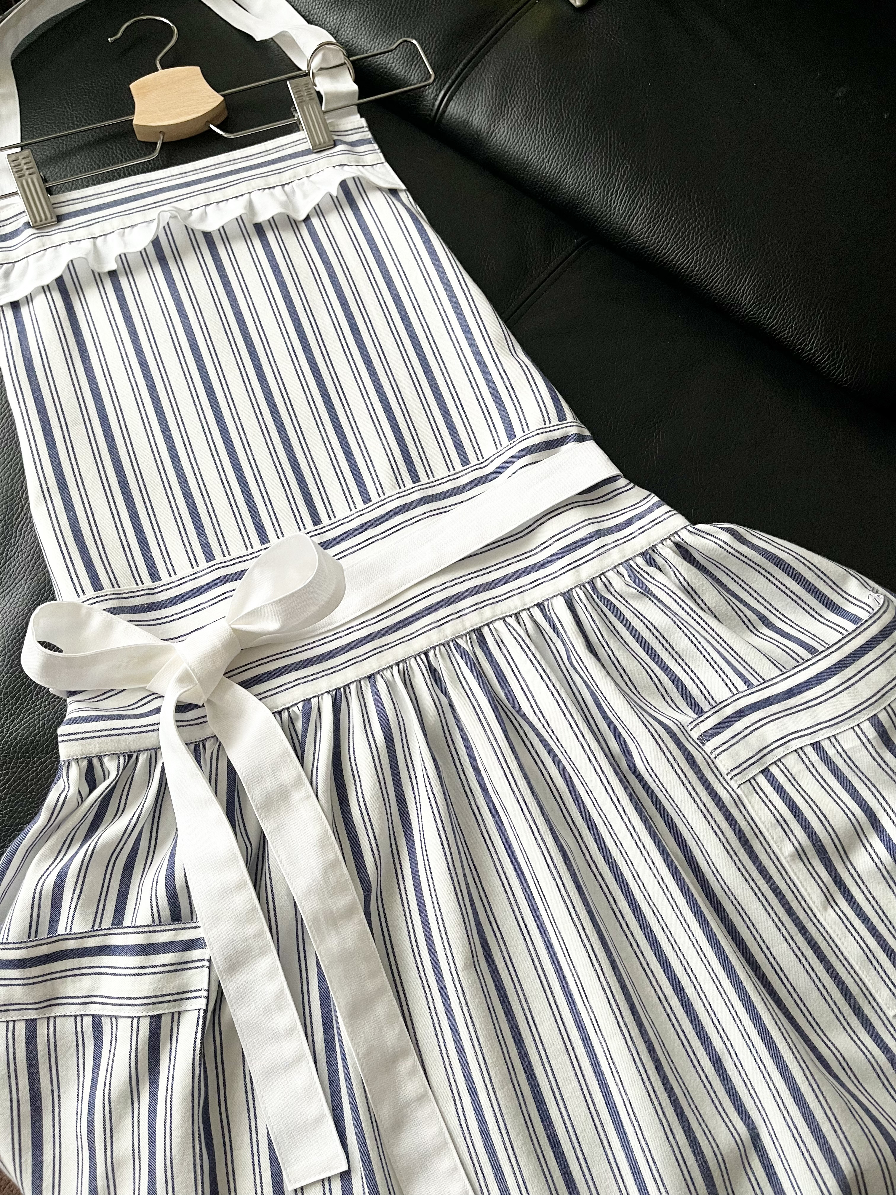 フレンチカントリーなストライプロングギャザーエプロン(ホルターネックタイプ)