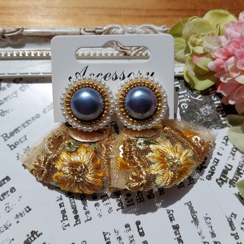 インド刺繍リボン ピアス/イヤリング フラワー おおぶり メタリック 