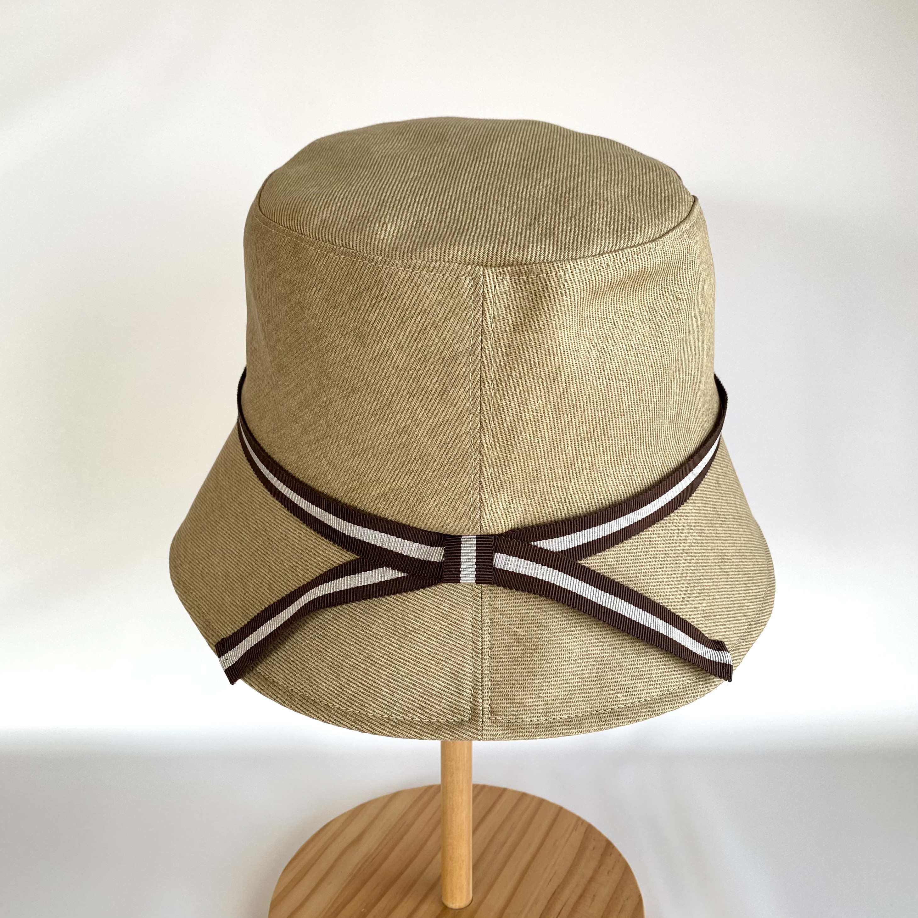 【春のおでかけに】木馬リボンの帽子《受注製作＊SS/S/M/L/LL》バケットハット/日本製コットン/ベージュ