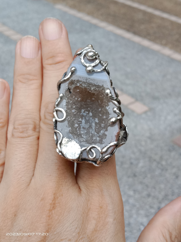 晶洞原礦手工銀戒 純銀戒指~ 「聚」~ Geode Silver Ring 第13張的照片