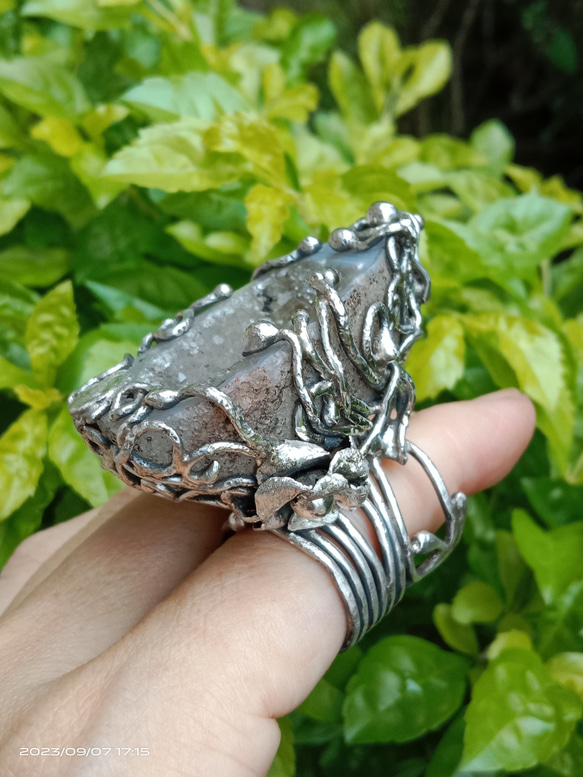 晶洞原礦手工銀戒 純銀戒指~ 「聚」~ Geode Silver Ring 第18張的照片